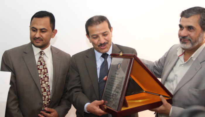 5 منح للدراسات العليا لطلاب جامعة ازال