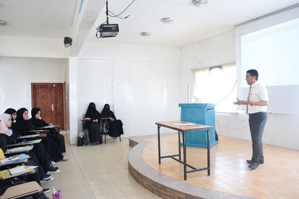 " الملتقى التعليمي الأول لطالبات الصف الثالث الثانوي بمدارس الأقص النموذجية "