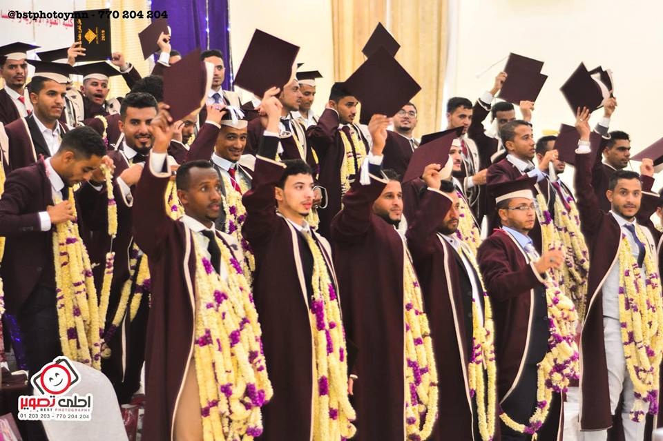 "حفل تخرج دفعة (بصمة تميُز) لكُل من قسم إدارة الأعمال ، المُحاسبة ، و تقنية المعلومات "