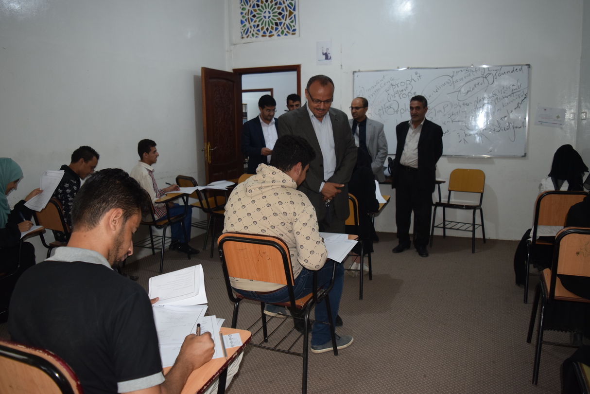 "مُتابعة سير العملية الاختبارية للطُلاب"