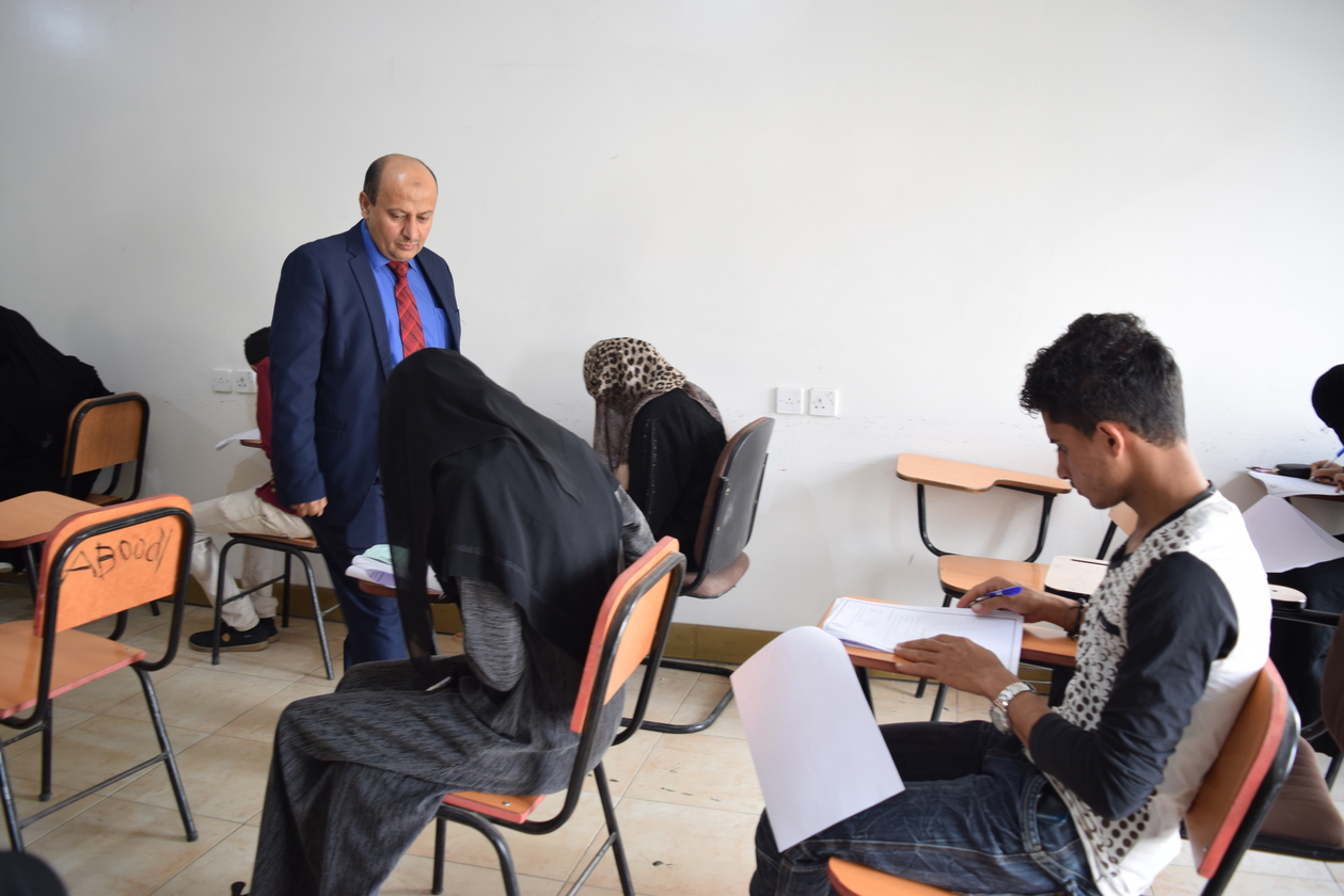 "مُتابعة سير العملية الاختبارية للطُلاب"