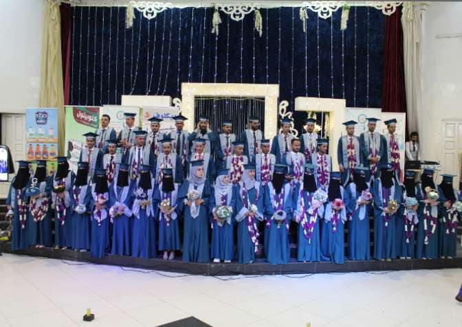 جامعة آزال تحتفل بتخرج دفعتي من قسم الصيدلة والمختبرات بالكلية الطبية.