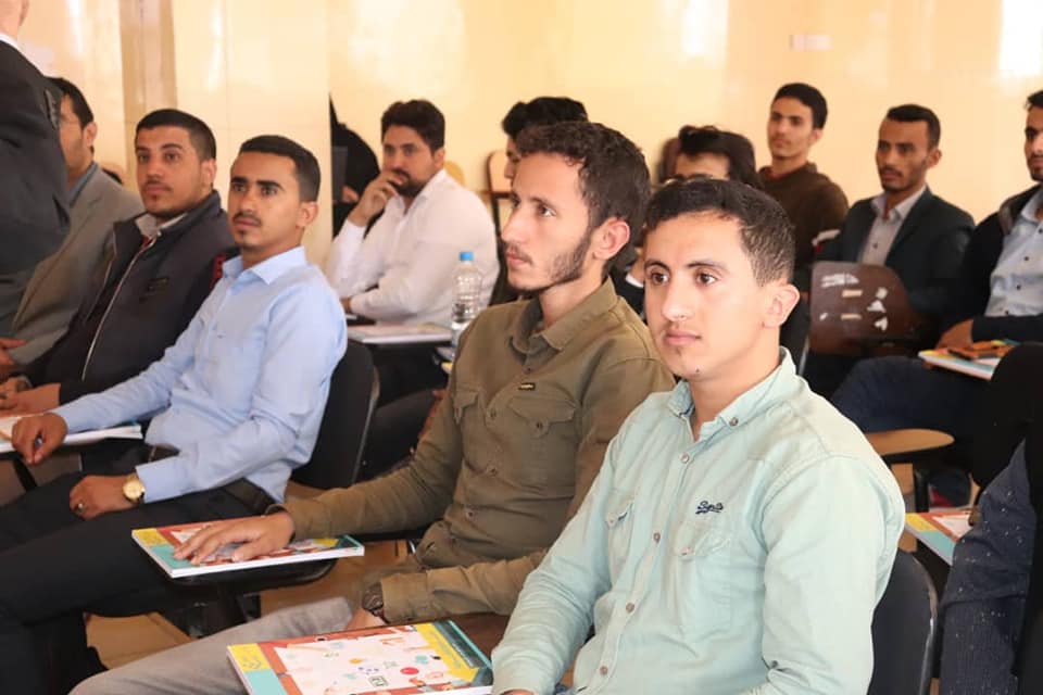 تدشين برنامج"الشركة" للطلبة المسجلين في جامعة آزال بالشراكة مع مؤسسة انجاز اليمن.