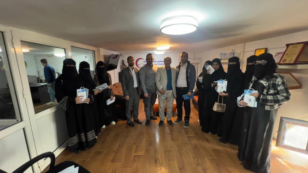 طلاب برنامج الإدارة الصحية المستوى الثالث ينفذون زيارة  علمية إلى المستشفى الأوروبي الحديث