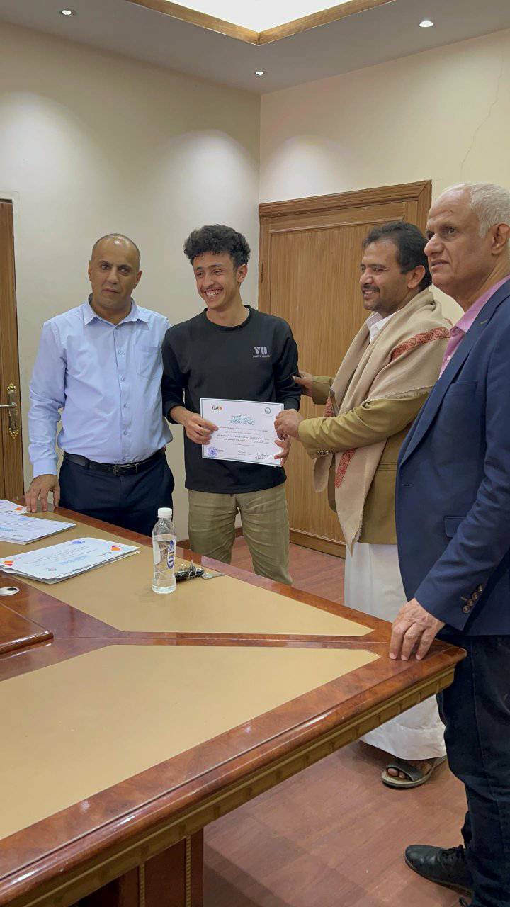 جامعة آزال للتنمية البشرية تكرّم طلاب الجرافيكس والملتيميديا المتميزين