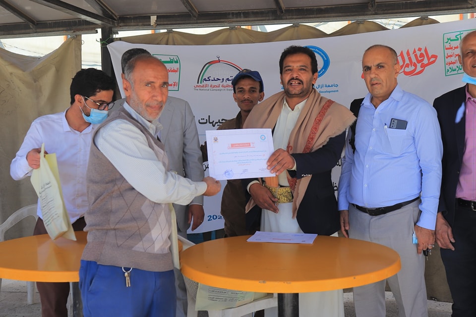 جامعة آزال للتنمية البشرية تكرّم عمال النظافة تقديراً لجهودهم في الحفاظ على بيئة الجامعة
