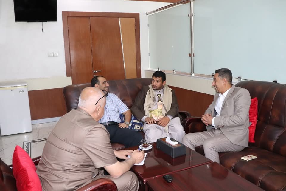 جامعة آزال للتنمية البشرية ومستشفى سيبلاس التخصصي تبحثان تعزيز التعاون المشترك