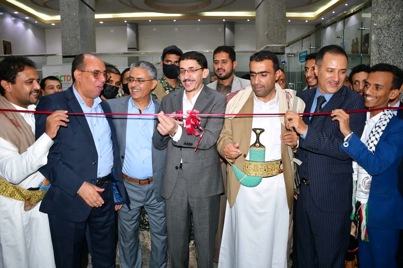 جامعة آزال تدشّن إصدار شهادات التخرج بنظام "سار" بحضور معالي وزير التربية والتعليم وعدد من القيادات الأكاديمية والإدارية