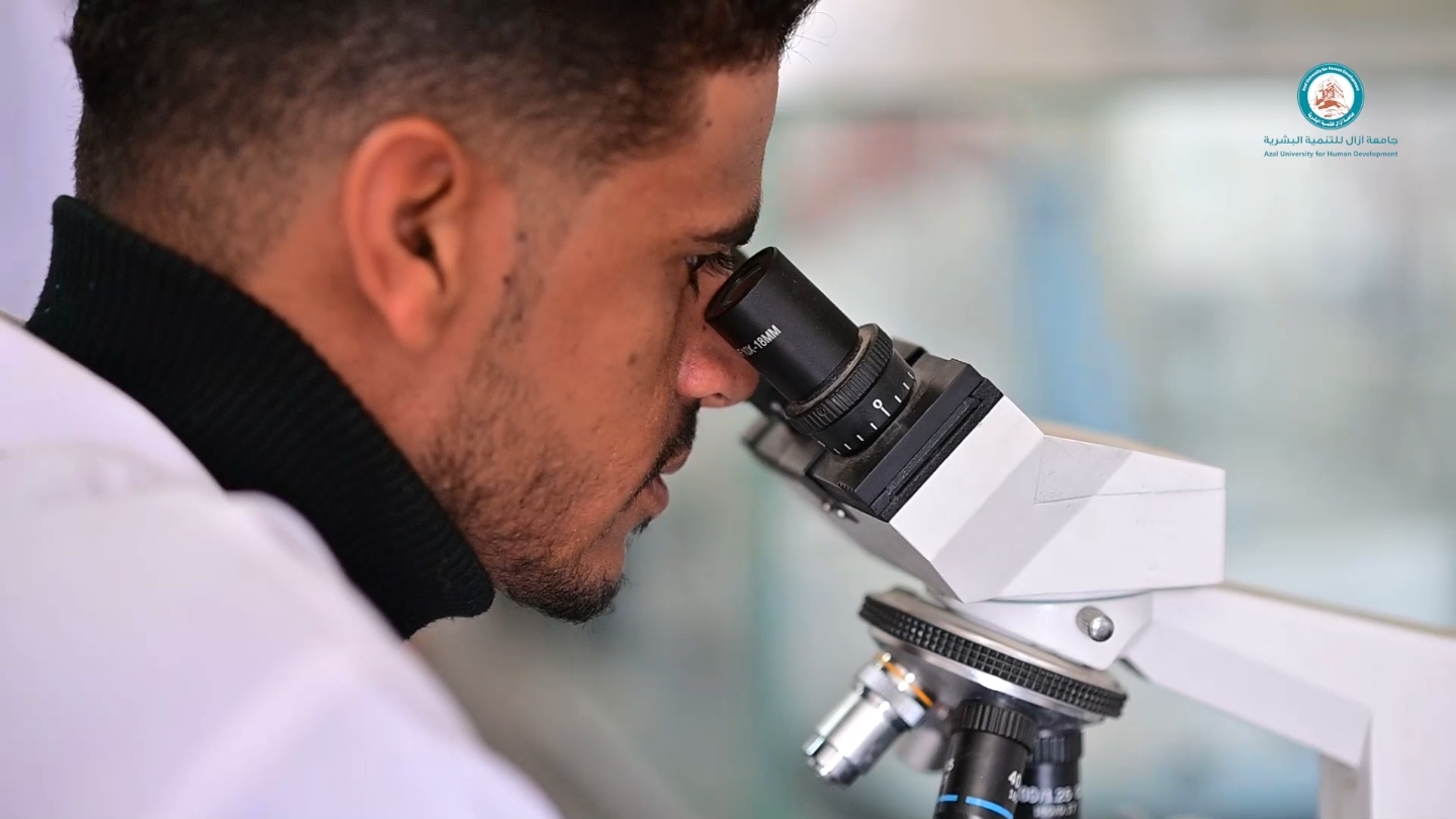 جامعة آزال للتنمية البشرية: لماذا يختارها طلاب النخبة كأفضل جامعة أهلية في اليمن؟