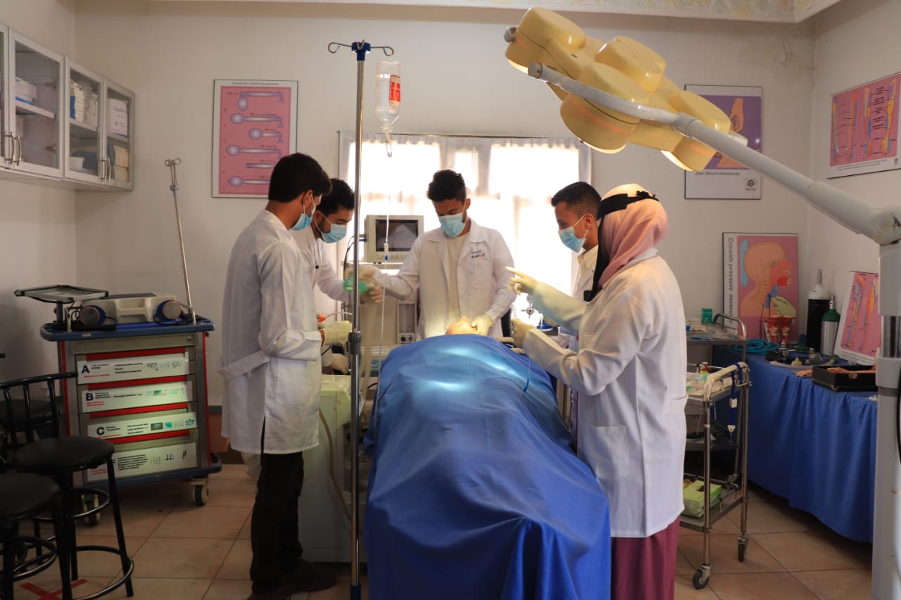 دليلك الأكاديمي: كيف تختار مسارك المهني في جامعة آزال للتنمية البشرية؟