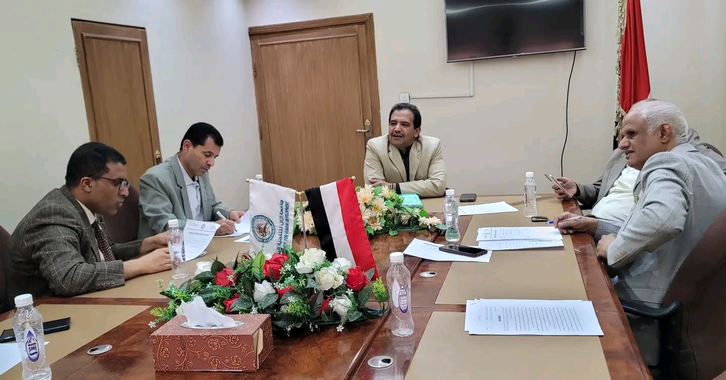 المجلس الأكاديمي بجامعة آزال يعقد اجتماعه الدوري الثاني ويناقش ملف التصنيفات الدولية والتقييم الأكاديمي